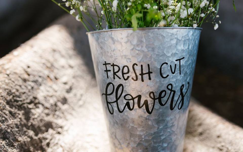 Combining Flower Picking with Fall Agritourism Outings